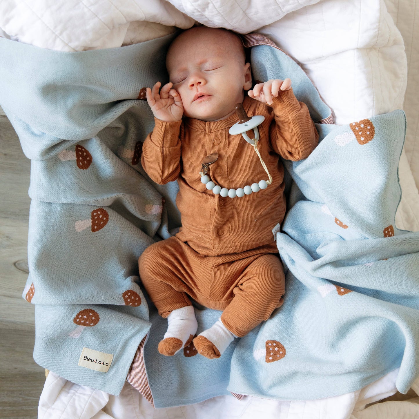 Bleu La La - 100% Luxury Cotton Swaddle Receiving Baby Blanket - Mushroom: Blue