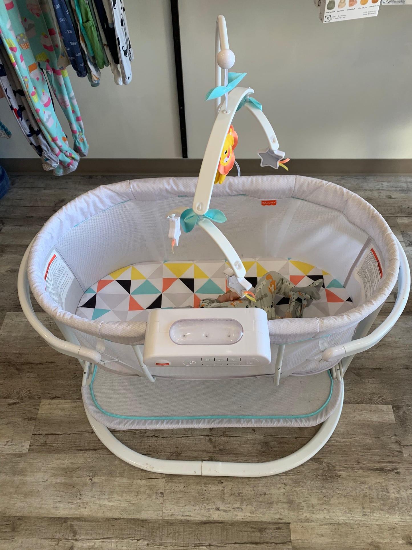 Pre-Loved Fisher Price Soothing Motions Bassinet